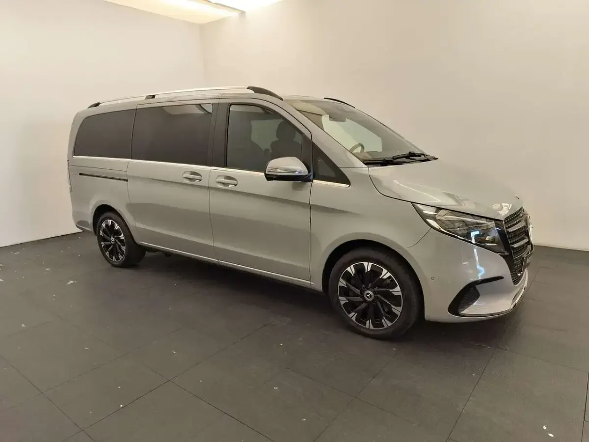 Gebraucht Mercedes V250 190 PS (139 kW) 2025 Alpingrau Van / Kleinbus