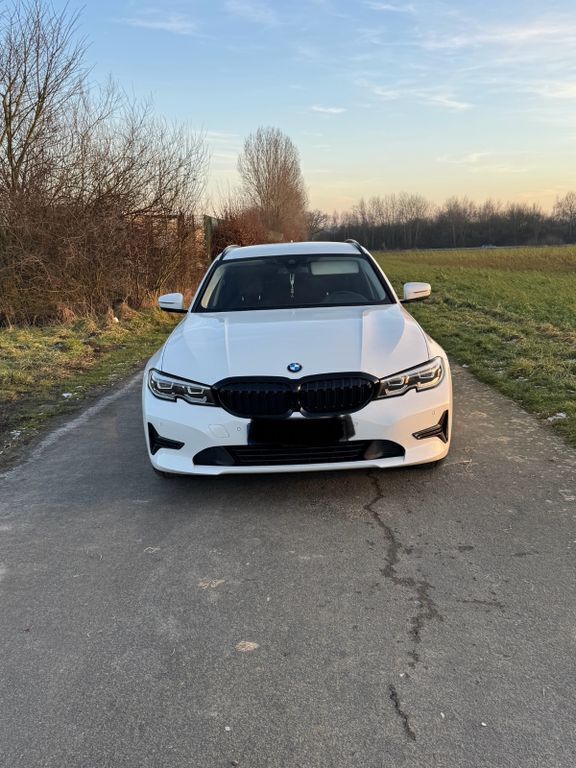 Weiß Gebraucht 2021 BMW 318 Advantage Kombi | 20.000 € (Fairer Preis) - Bild 1/4