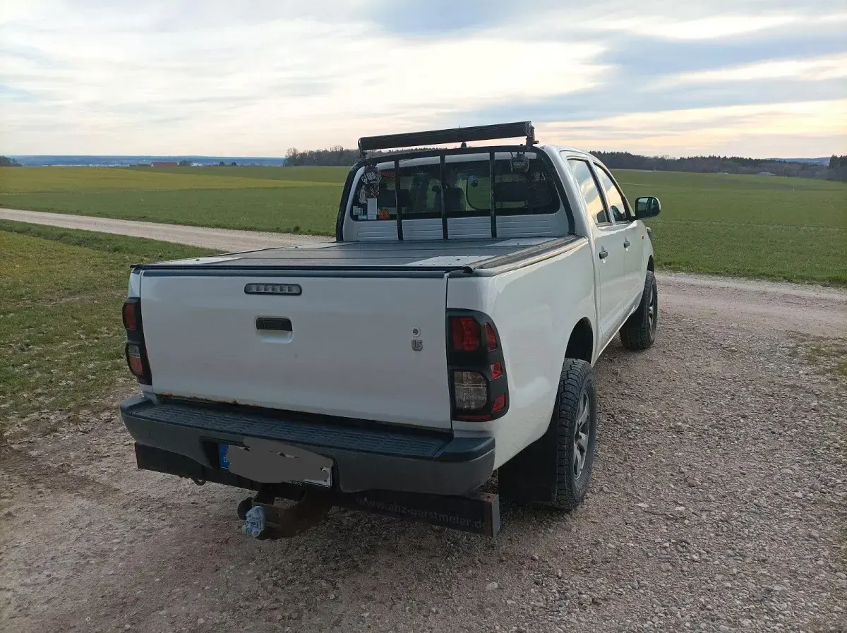 Gebraucht Toyota HiLux 150 PS (110 kW) 2012 Weiß Pickup