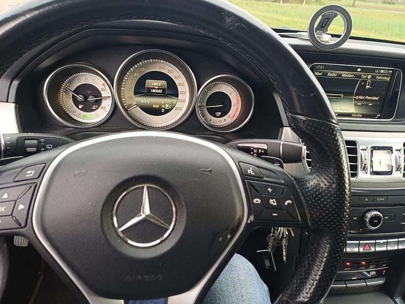 Gebraucht Mercedes E220 Avantgarde 170 PS (125 kW) 2016 Grau Limousine