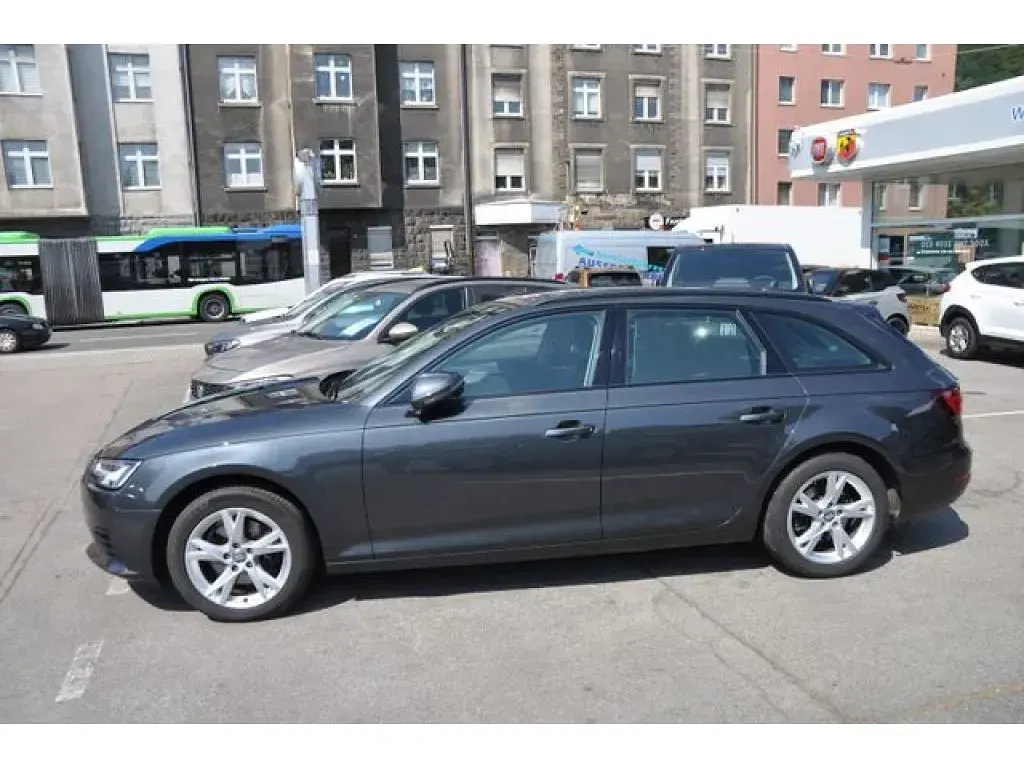Gebraucht Audi A4 Design 150 PS (110 kW) 2018 Manhattangrau (metallic) Kombi