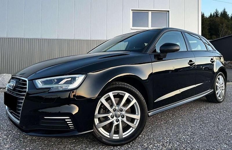 Schwarz Gebraucht 2020 Audi A3 Sportback e-tron Limousine | 18.800 € (Superpreis) - Bild 1/4