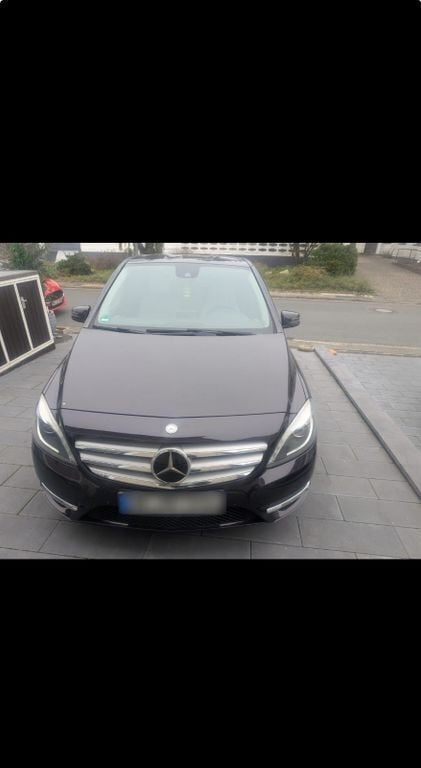Schwarz Gebraucht 2014 Mercedes B220 Van / Kleinbus | 12.000 € (Fairer Preis) - Bild 1/4