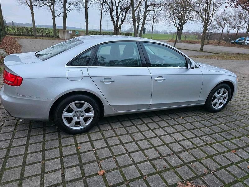 Gebraucht Audi A4 140 PS (102 kW) 2010 Silber Limousine