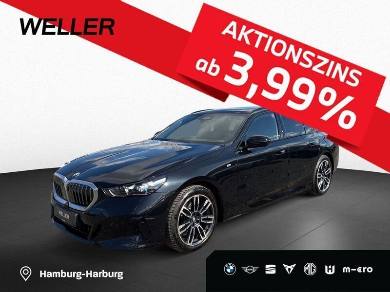 Saphirschwarz (schwarz) Gebraucht 2024 BMW 520 M Sport Kombi | 52.750 € - Bild 1/3