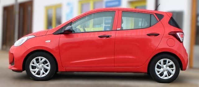 Gebraucht Hyundai i10 Select 67 PS (49 kW) 2020 Tomato red / sol Kleinwagen