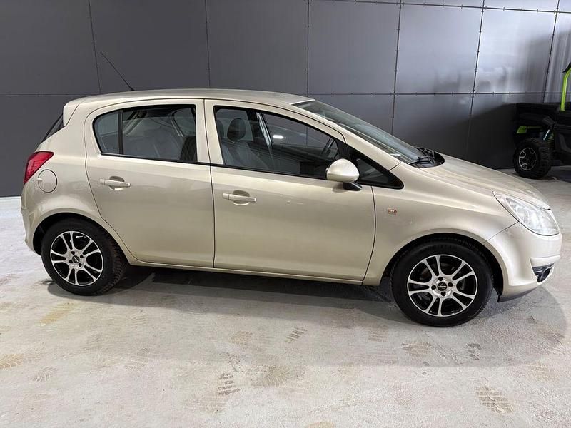 Używany Opel Corsa Edition 80 KM (58 kW) 2009 Złoty Hatchback