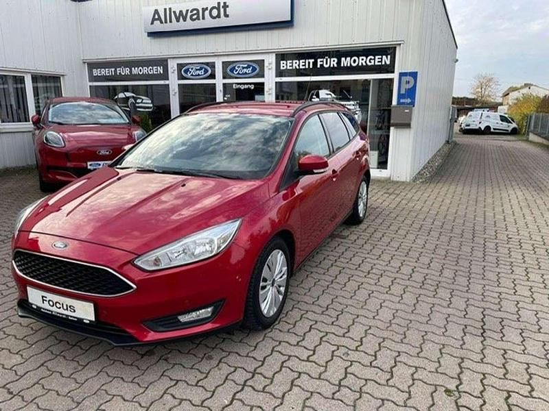 Gebraucht Ford Focus Business Edition 125 PS (91 kW) 2016 Red candy/candy red Kombi