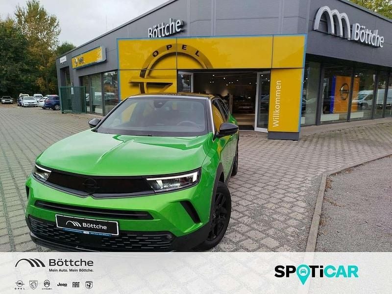 Lackierung matcha green/typ au Gebraucht 2024 Opel Mokka Ultimate SUV | 23.780 € (Fairer Preis) - Bild 1/4