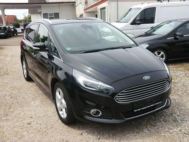Gebraucht Ford S-MAX Titanium 160 PS (117 kW) 2017 Schwarz Van / Kleinbus