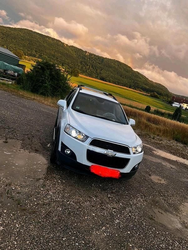 Weiß Gebraucht 2012 Chevrolet Captiva SUV | 9.700 € (Teuer) - Bild 1/4