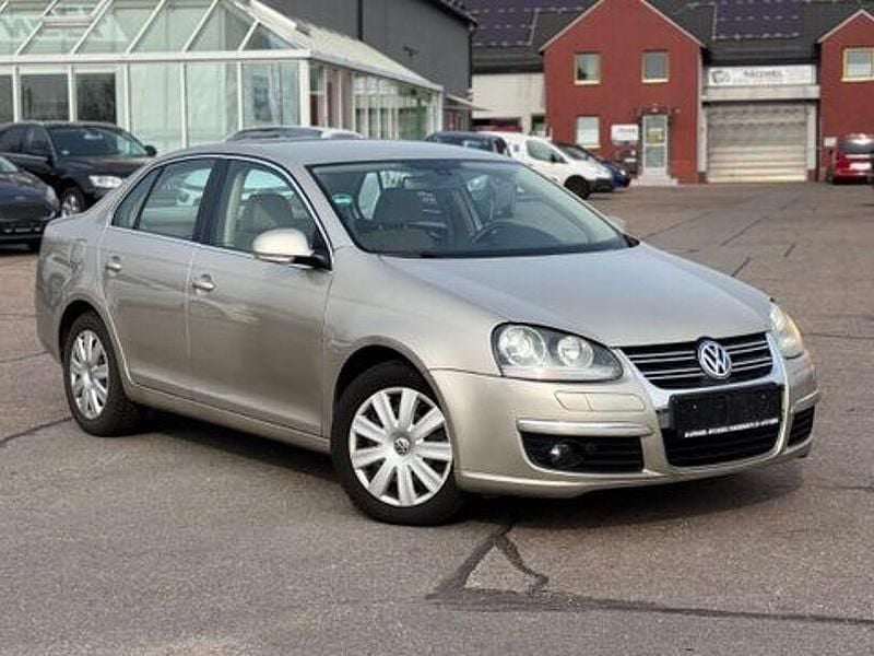 Gebraucht VW Jetta Comfortline 170 PS (125 kW) 2006 Wheat beige metallic Limousine