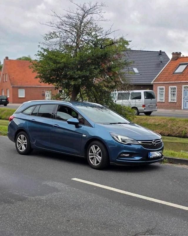 Blau Gebraucht 2017 Opel Astra Kombi | 7.200 € (Fairer Preis) - Bild 1/4