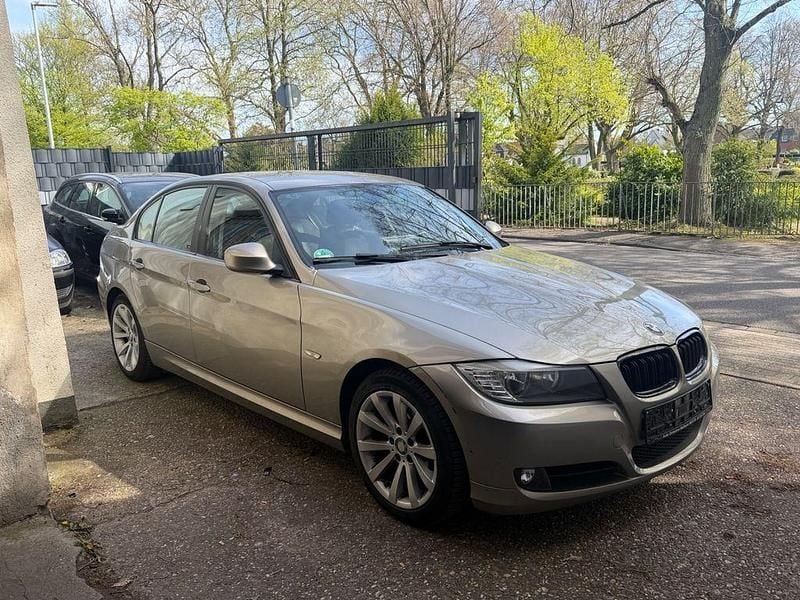 Gebraucht BMW 318 143 PS (105 kW) 2010 Grau Limousine