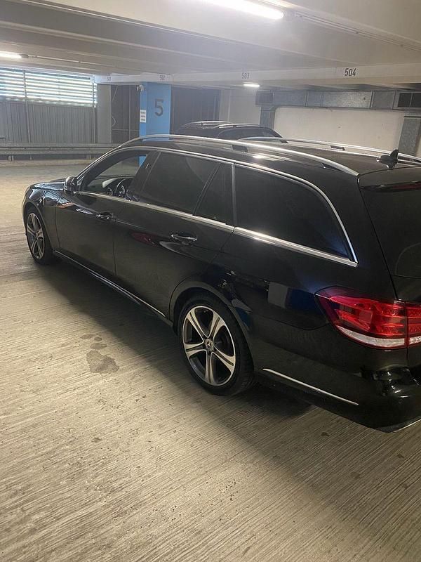 Schwarz Gebraucht 2014 Mercedes E250 Avantgarde Kombi | 14.500 € (Fairer Preis) - Bild 1/4