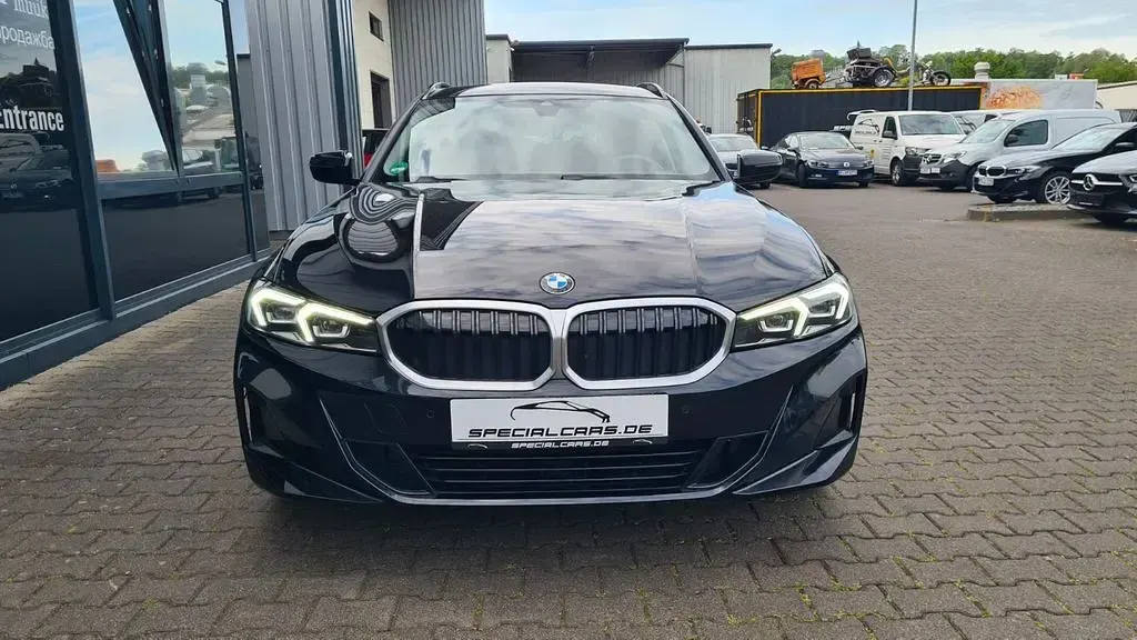 Gebraucht BMW 320 190 PS (139 kW) 2023 Schwarz Limousine