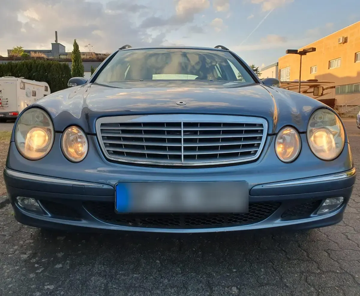 Gebraucht Mercedes E220 Elegance 150 PS (110 kW) 2003 Blau Kombi