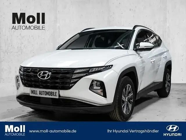 Atlas white / sol Gebraucht 2023 Hyundai Tucson Select SUV | 25.480 € (Superpreis) - Bild 1/4