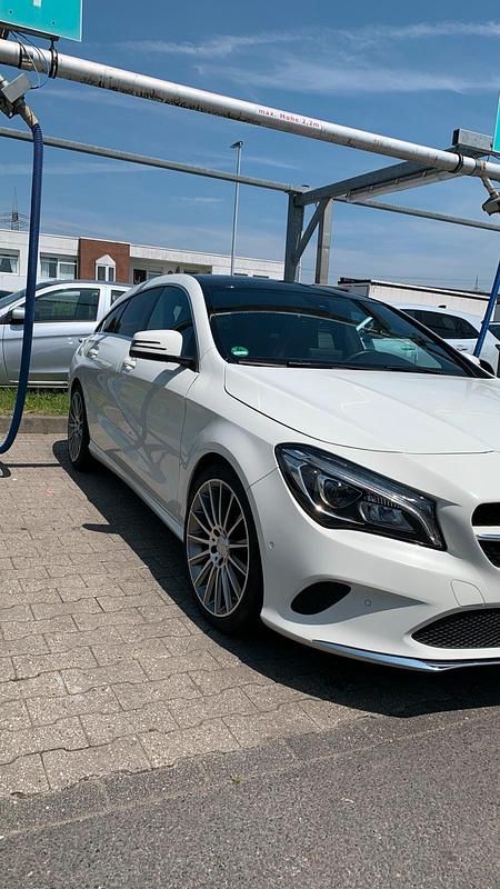 Weiß Gebraucht 2016 Mercedes CLA220 Limousine | 18.990 € (Fairer Preis) - Bild 1/4