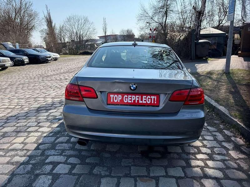 Gebraucht BMW 320 170 PS (125 kW) 2011 Spacegrau metallic Coupé