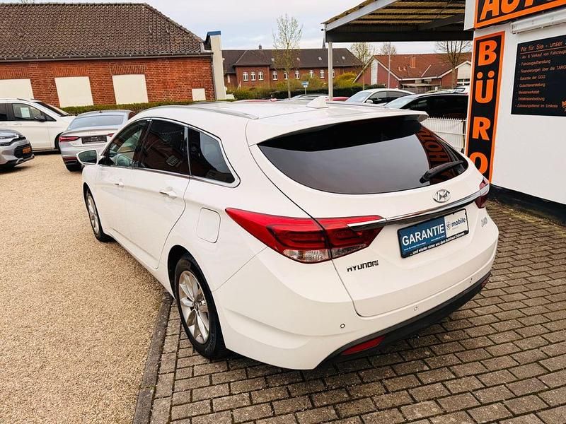 Gebraucht Hyundai i40 135 PS (99 kW) 2018 Weiß Kombi