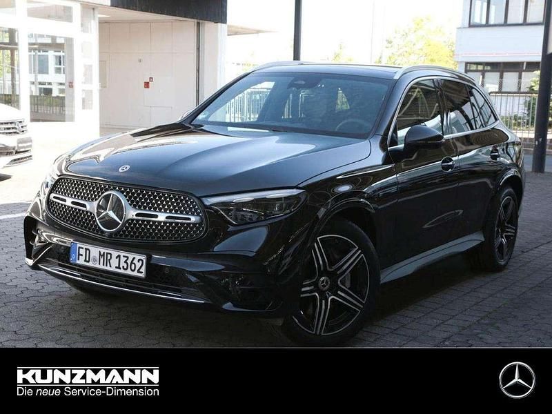 Obsidianschwarz metallic Gebraucht 2025 Mercedes GLC220 AMG SUV | 53.890 € (Superpreis) - Bild 1/4