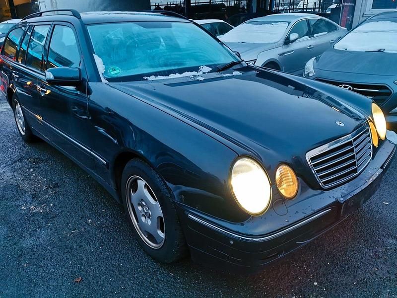 Gebraucht Mercedes E240 Elegance 170 PS (125 kW) 2001 Blau Kombi