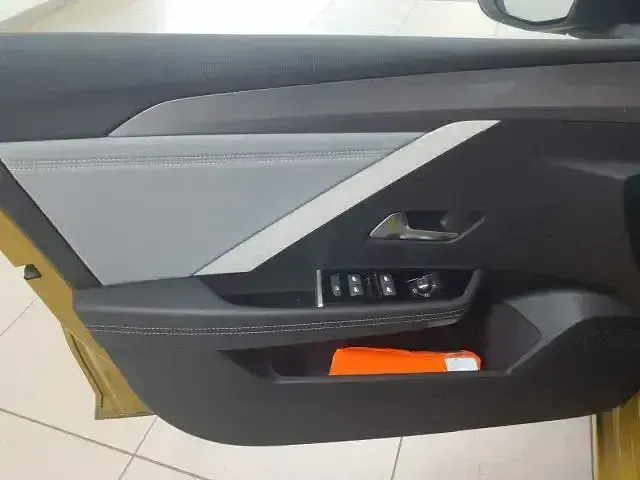 Gebraucht Opel Astra Elegance 150 PS (110 kW) 2023 Gelb Kleinwagen