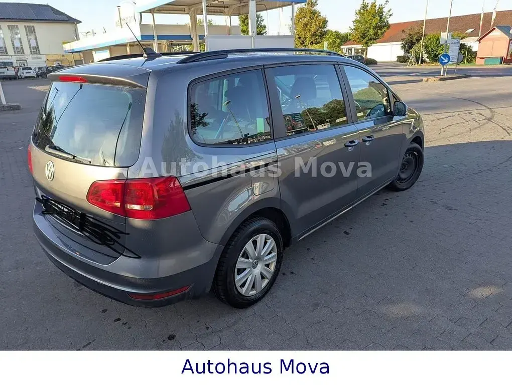 Gebraucht VW Sharan Trendline 140 PS (102 kW) 2011 Grau Van / Kleinbus