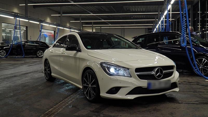 Gebraucht Mercedes CLA200 156 PS (114 kW) 2016 Weiß Coupé
