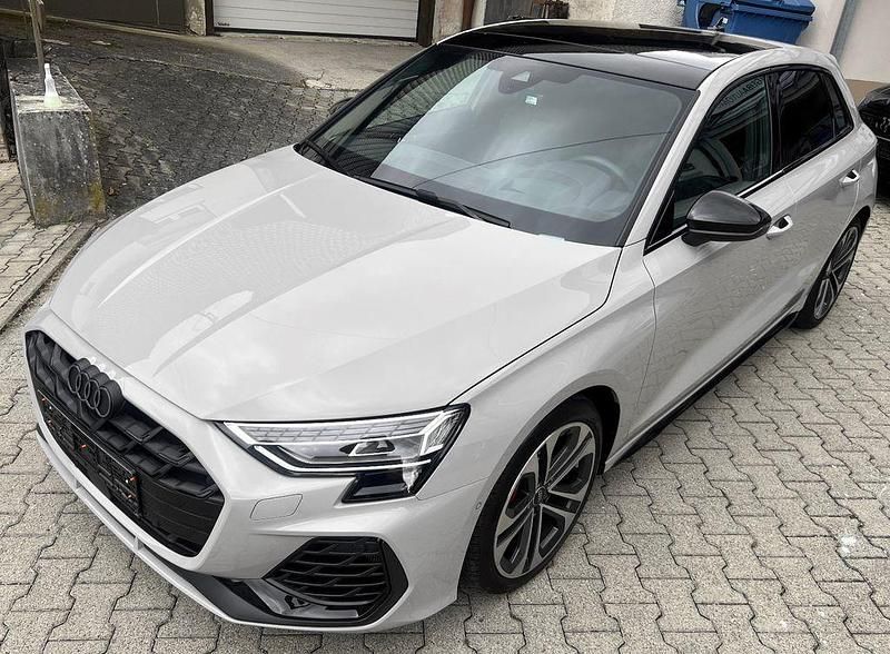 Grau Gebraucht 2024 Audi S3 Sport Limousine | 51.527 € (Teuer) - Bild 1/4