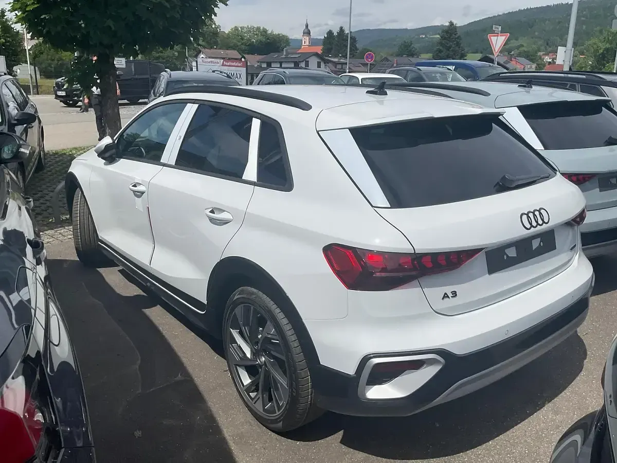 Neu Audi A3 204 PS (150 kW) 2026 Gletscherweiß metallic SUV