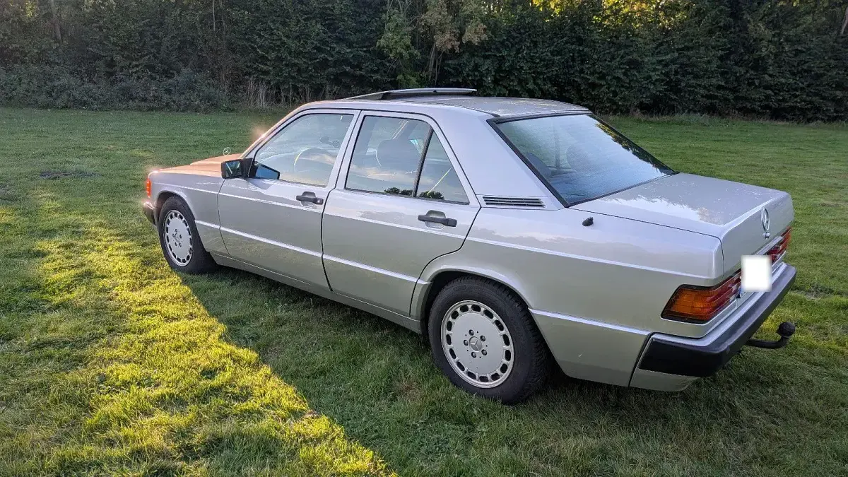 Gebraucht Mercedes 190 160 PS (117 kW) 1989 Silber Limousine
