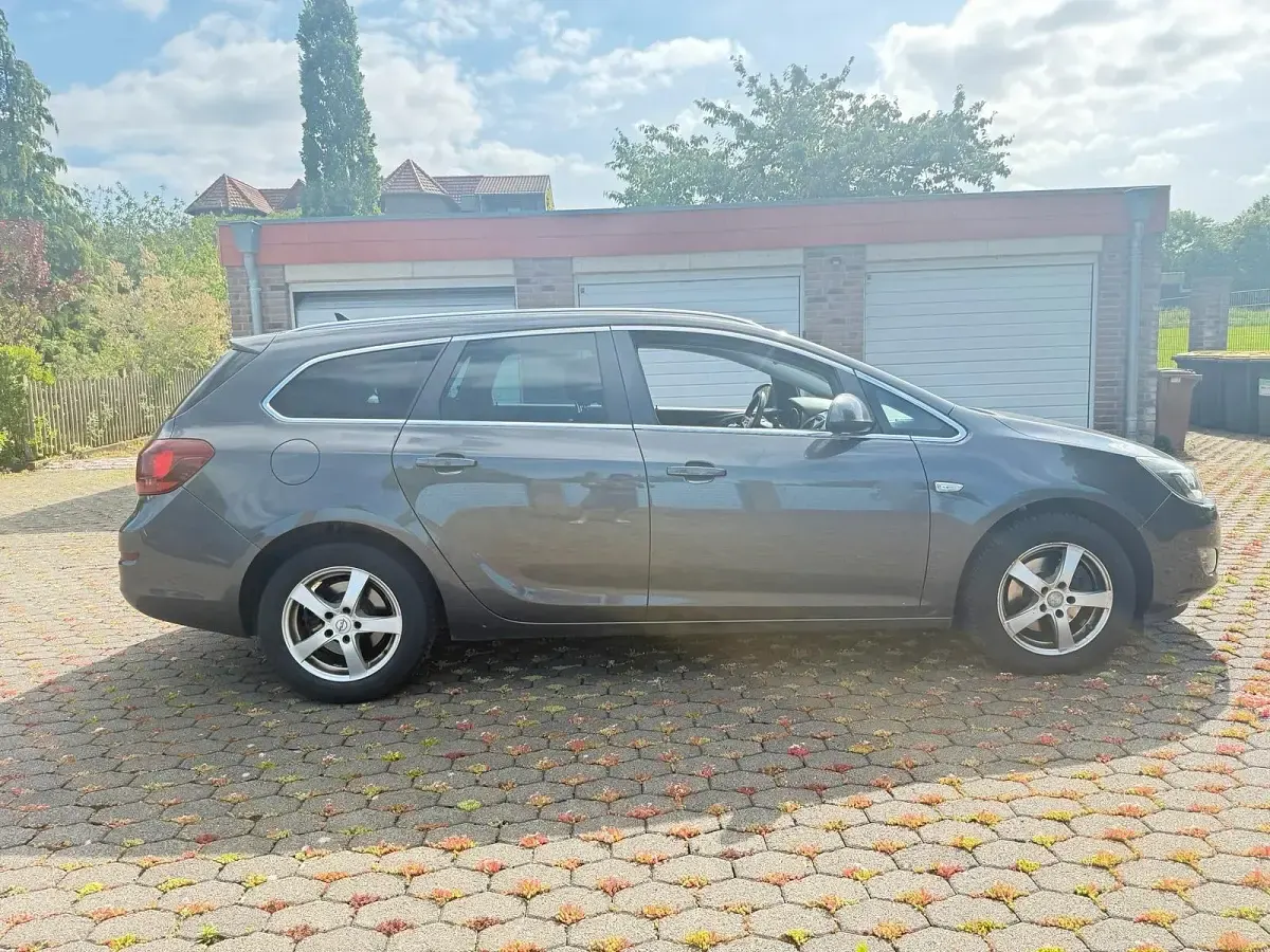 Gebraucht Opel Astra 165 PS (121 kW) 2011 Grau Kombi