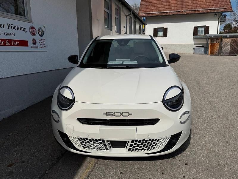 Neu Fiat 600 La Prima 101 PS (74 kW) 2025 Weiß SUV