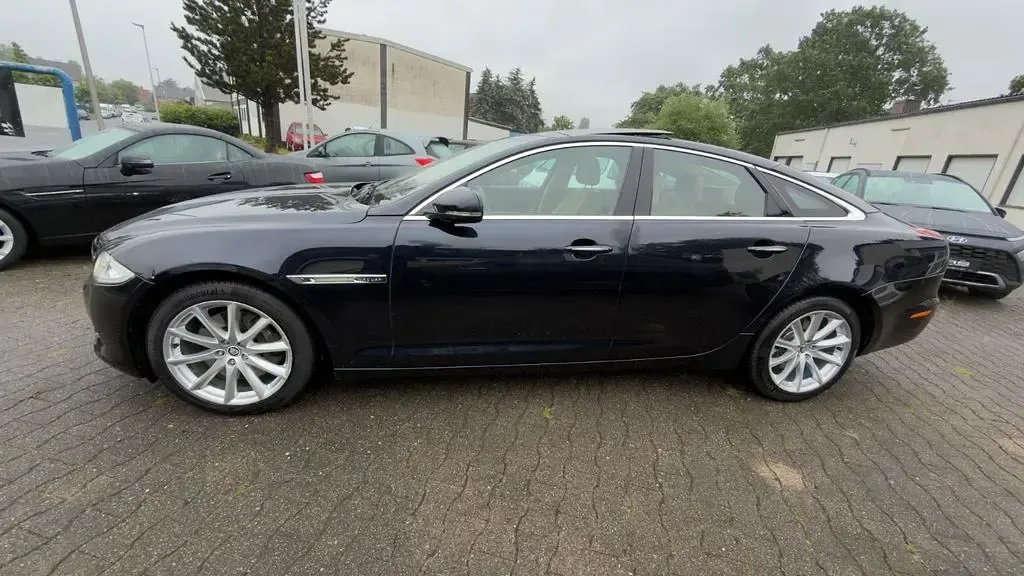 Gebraucht Jaguar XJ Portfolio 275 PS (202 kW) 2012 Blau Limousine