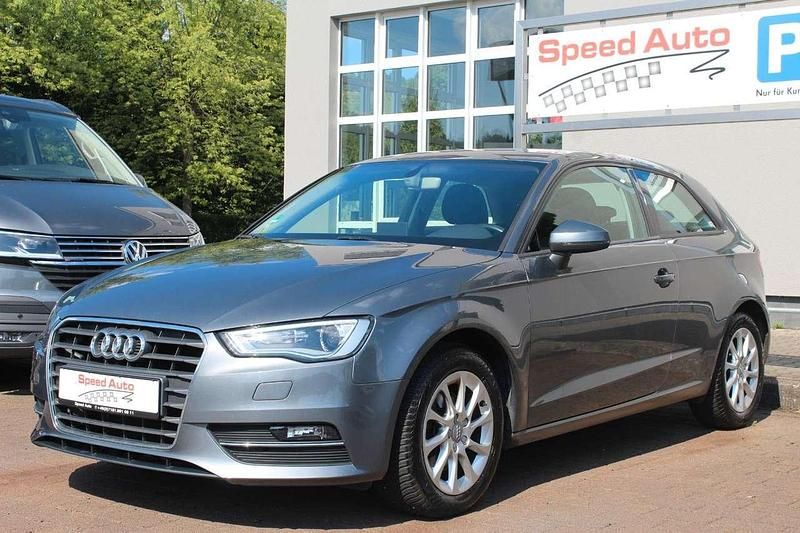 Grau Gebraucht 2015 Audi A3 Attraction Limousine | 15.990 € (Fairer Preis) - Bild 1/4