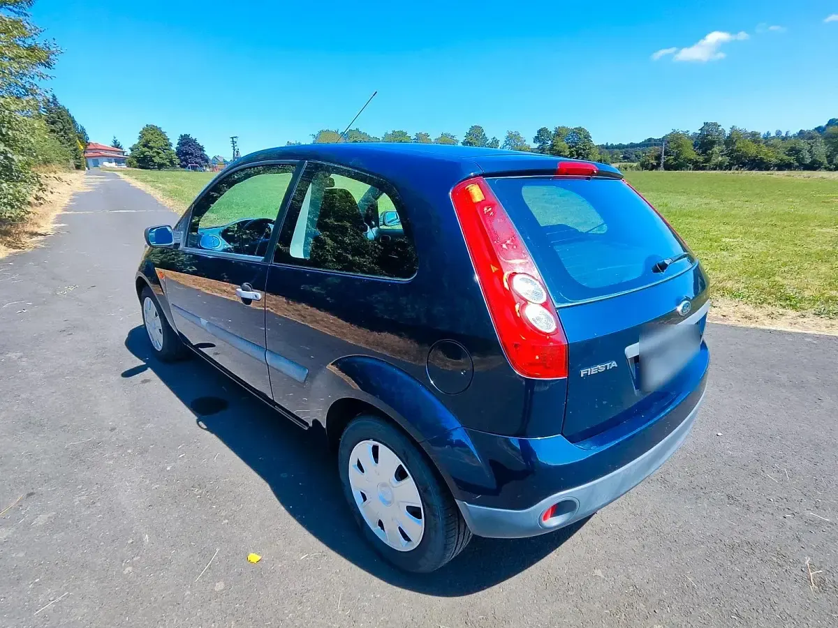 Gebraucht Ford Fiesta 69 PS (50 kW) 2007 Blau Kleinwagen