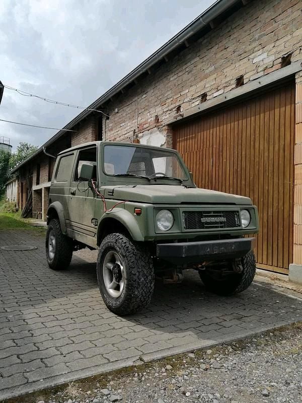 Grün Gebraucht 1990 Suzuki Samurai SUV | 3.000 € - Bild 1/4