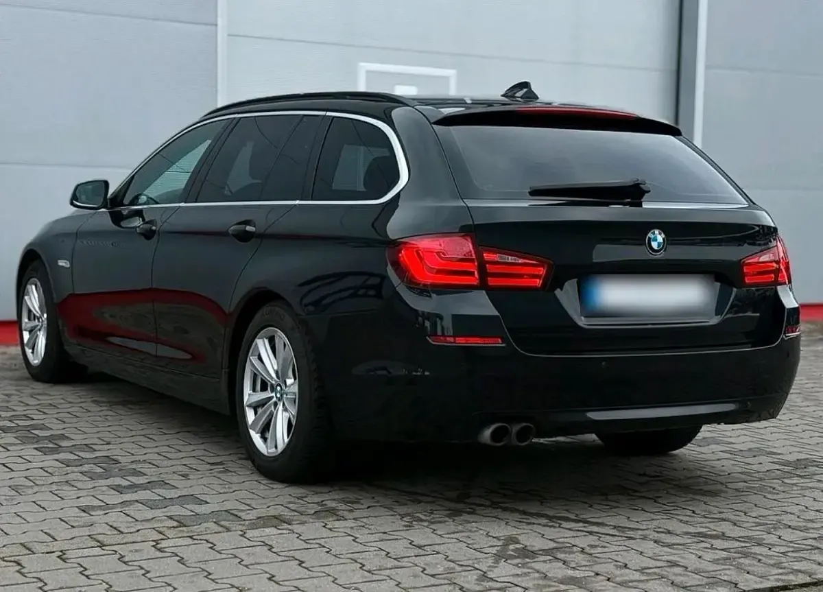 Gebraucht BMW 520 198 PS (145 kW) 2011 Schwarz Kombi