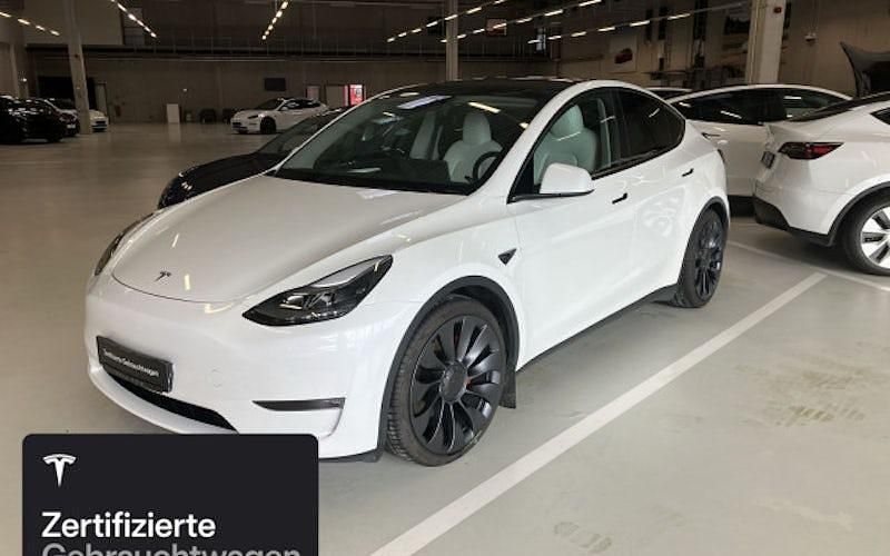 Weiß Gebraucht 2023 Tesla Model Y Performance SUV | 46.400 € (Teuer) - Bild 1/4