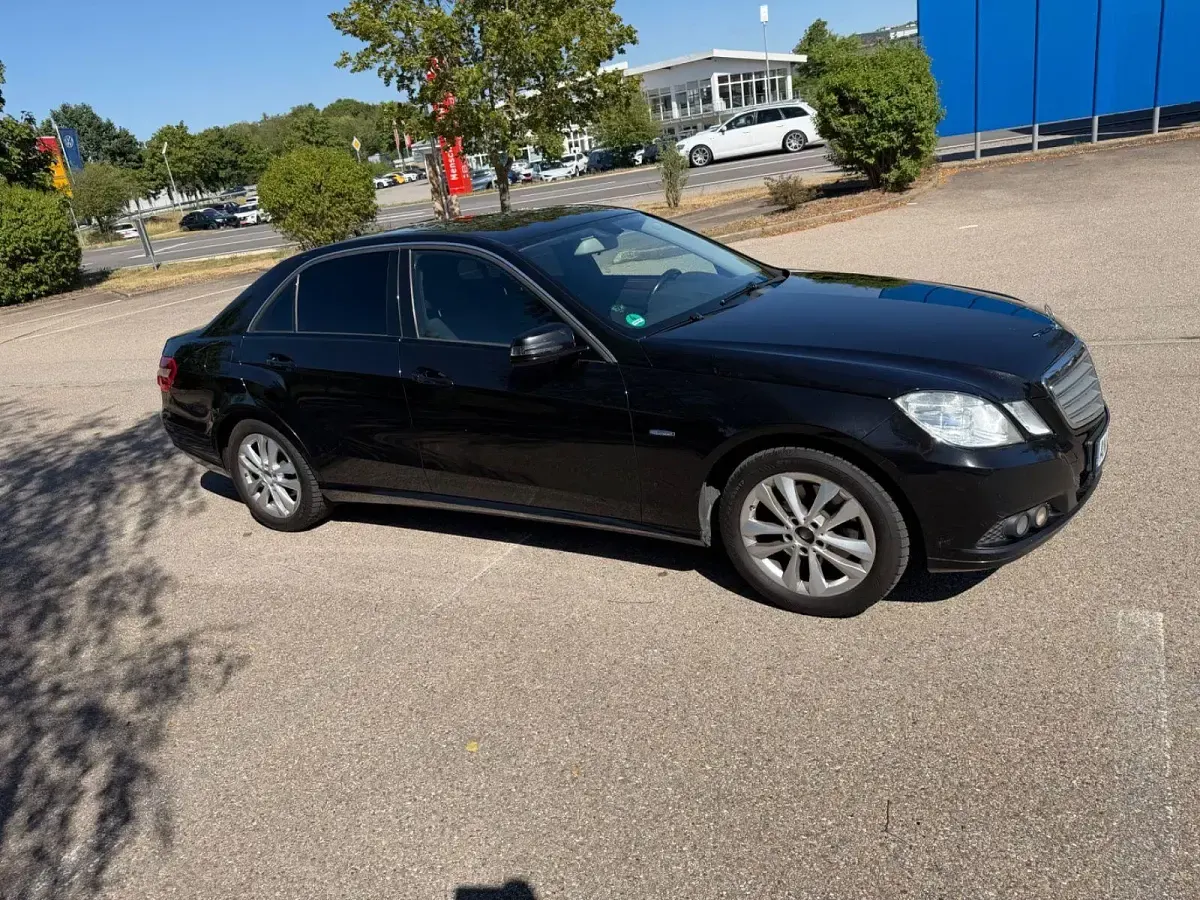 Gebraucht Mercedes E350 231 PS (169 kW) 2010 Schwarz Limousine