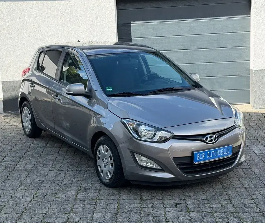 Gebraucht Hyundai i20 Trend 86 PS (63 kW) 2013 Grau Kleinwagen