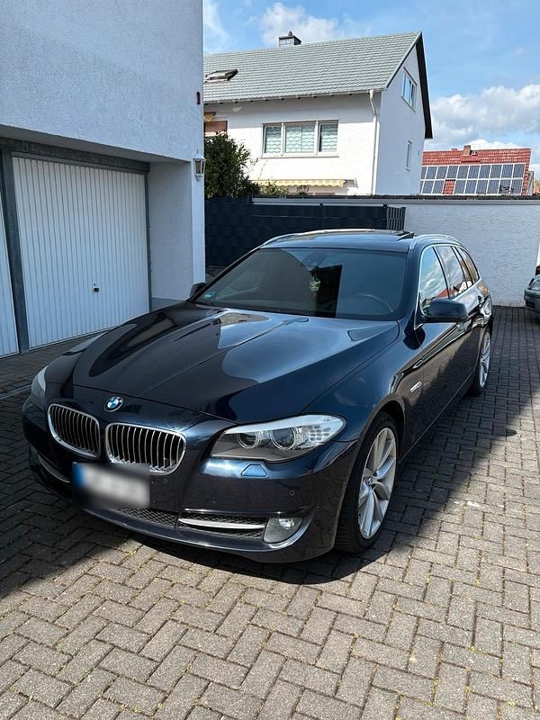 Gebraucht BMW 525 204 PS (150 kW) 2011 Blau Kombi