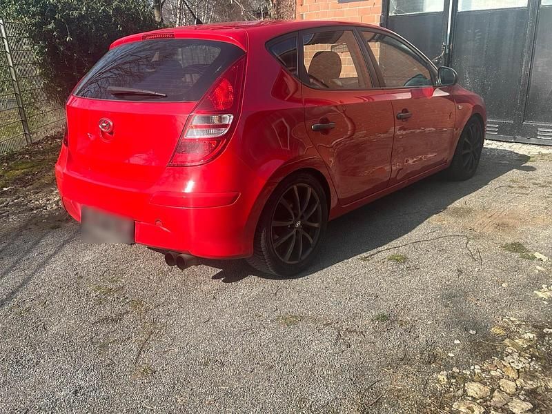 Gebraucht Hyundai i30 109 PS (80 kW) 2009 Rot Kleinwagen