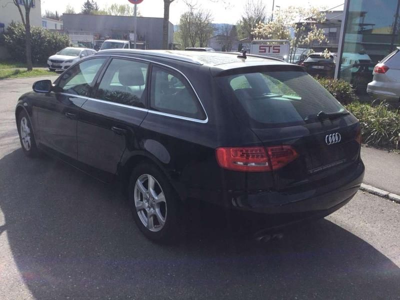 Gebraucht Audi A4 Attraction 143 PS (105 kW) 2011 Brillantschwarz Kombi