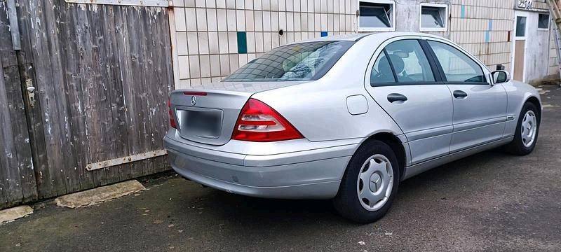 Gebraucht Mercedes C180 143 PS (105 kW) 2003 Silber Limousine