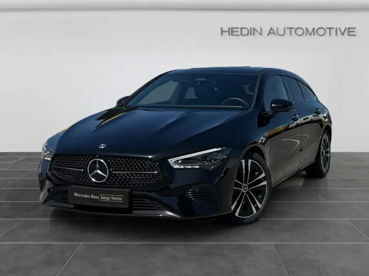 Gebraucht Mercedes CLA200 Night 150 PS (110 kW) 2025 Schwarz Limousine
