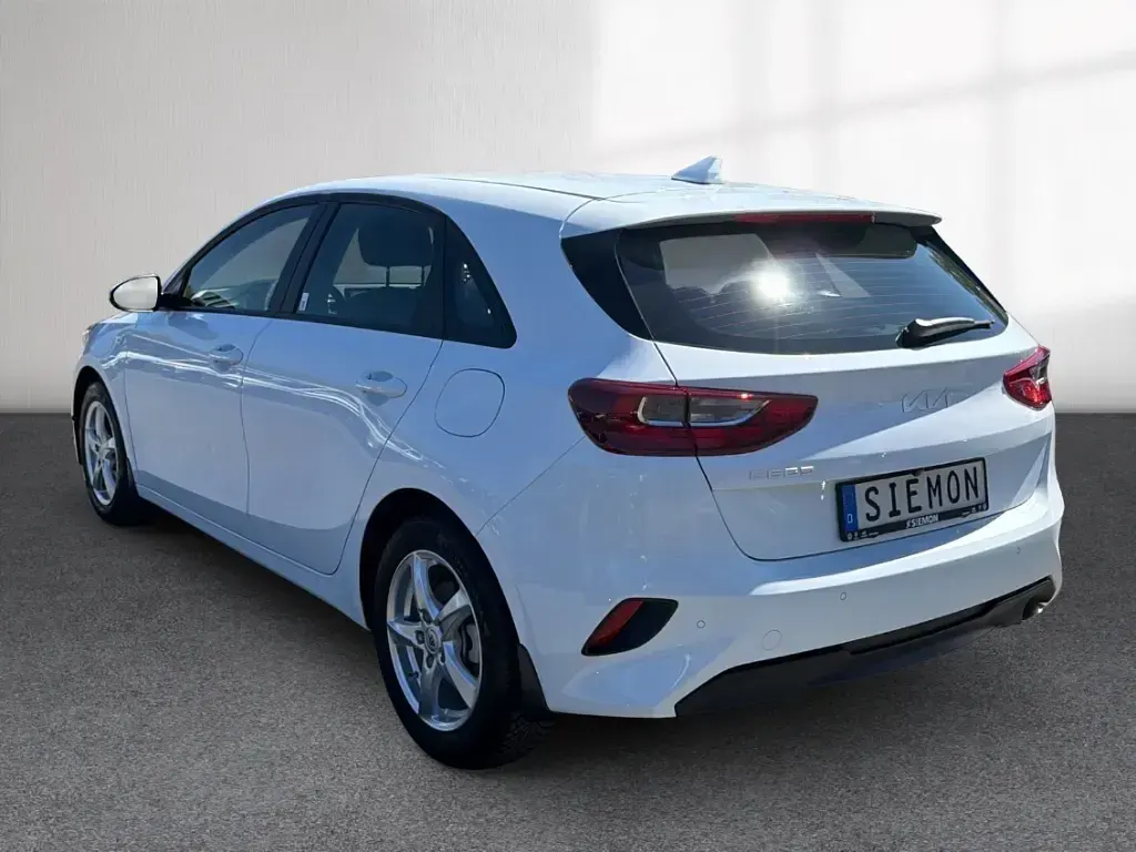 Usado Kia Ceed 140 CV (102 kW) 2025 Blanco Utilitario