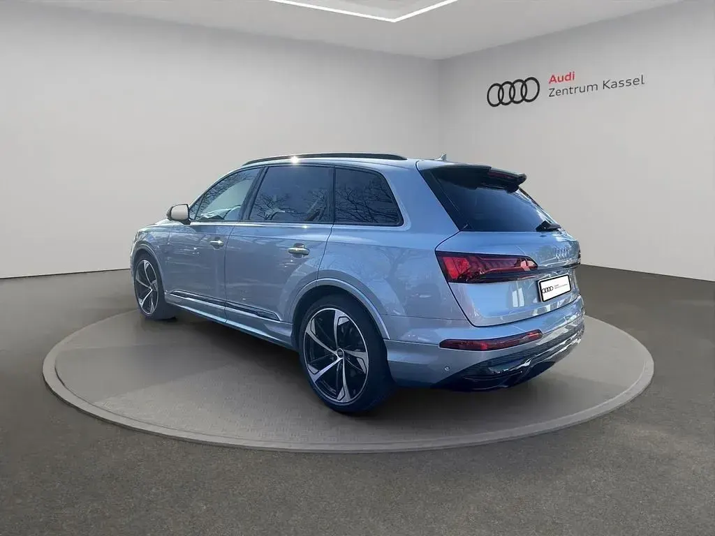 Używany Audi Q7 Competition 286 KM (210 kW) 2023 Srebrny SUV